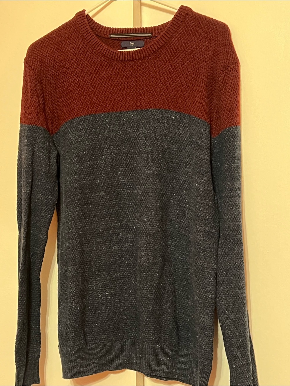 GAP Men’s Two-Tone Crewneck Sweater - Rust & Charcoal